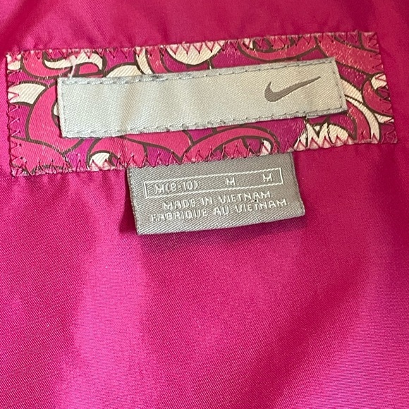 Nike Women’s Medium Quilted Black Puffer Vest with Pink Lining - Picture 6 of 13